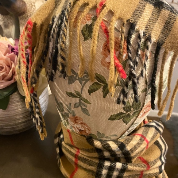 Vintage Burberry Check Lambswool Scarf in Brown (BRAND NEW w/out tags) - Picture 4 of 12